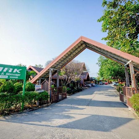 MRK Resort&Massage Lop Buri Exterior foto