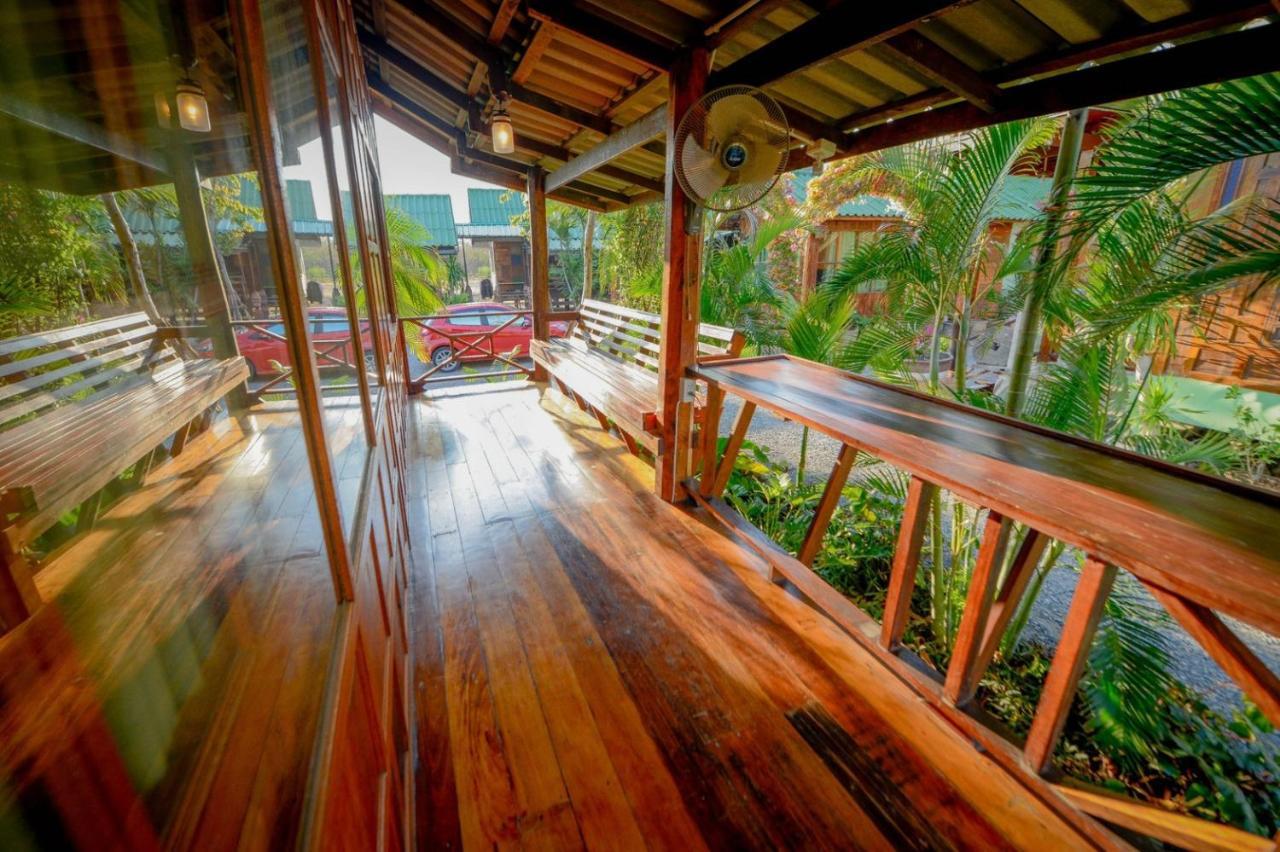 MRK Resort&Massage Lop Buri Exterior foto